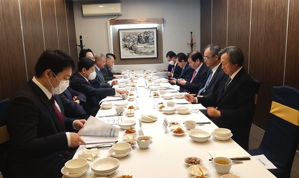 의협 대책본부는 지난달 28일 첫 회의 앞두고 자문단 감담회 개최했다. 의협 제공