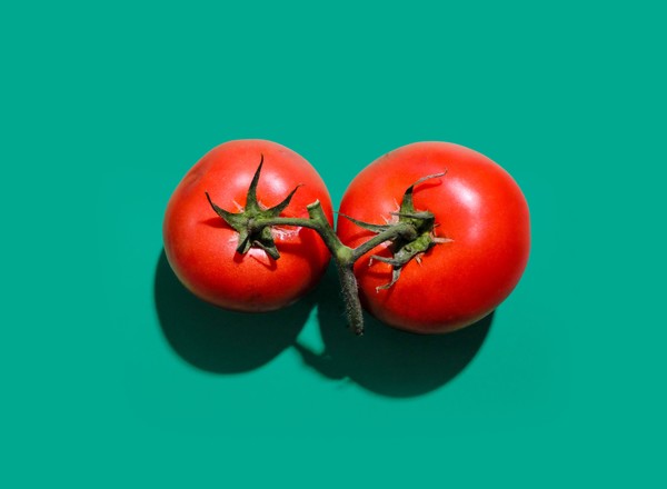 과일과 채소에는 천연 항산화제와 폴리페놀(식물에서 발견되는 보호 화합물)이 풍부해 항염증 반응을 일으키는데 탁월한 효과가 있다. 연구에 따르면 견과류는 염증 감소 및 암 예방, 심혈관 질환 및 당뇨병 위험 감소와 관련이 있다. 폴리페놀과 기타 항염증 화합물을 함유한 커피도 염증을 예방할 수 있다.