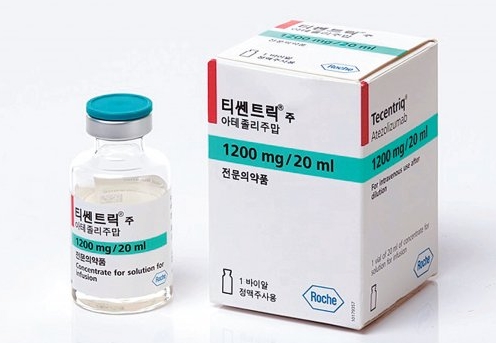 티센트릭은 지난 2017년 5월 국내에 허가를 받았으며 단독요법으로는 비소세포폐암 2차 이상 치료제로 허가됐으며 올해 2월에는 국내 최초이자 유일한 아바스틴과의 병용요법 비소세포폐암 1차 치료제로 허가됐다. 특히 티쎈트릭은 PD-L1 발현율과 관계없이 급여 적용이 가능해 치료의 접근성을 높이며 시장을 점유해 나가고 있다.