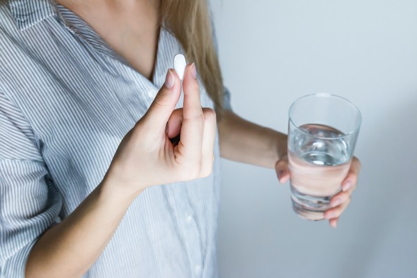 통증이 심해졌을 때 진통제를 복용하는 것보다 통증이 시작되기 전에 미리 복용함으로써 예방하는 것이 효과적이다. 출처 픽사베이