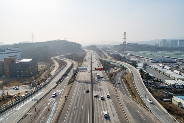 대기오염 물질이 알츠하이머 치매 위험을 높이는 것으로 확인됐다. 출처 픽사베이