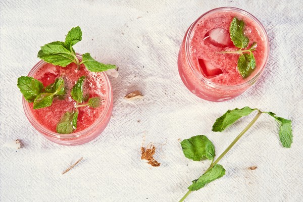 다이어트 음료를 마시는 사람들이 일반 탄산음료를 마시는 사람들보다 음식으로부터 훨씬 더 많은 칼로리를 소비한다는 연구 결과가 나왔다. 언플레쉬 