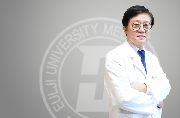 의정부을지대학교병원 혈액암센터 김동욱 교수는 세계적인 백혈병 치료의 권위자다. 의정부을지대학교병원 제공 