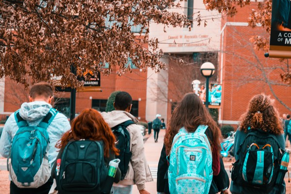 10년 동안 아침식사를 하지 않는 청소년이 급속히 증가하면서 아침식사를 거르는 청소년일수록 고혈압, 당뇨병, 고지혈증, 심뇌혈관질환, 암 발생 위험이 높아질 수 있다는 연구결과가 나왔다. 출처 펙셀