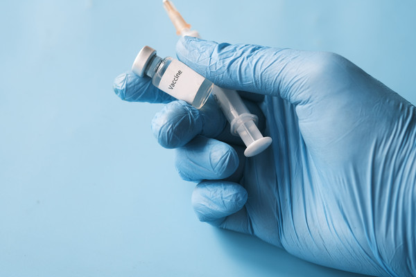 케냐 연구에서 두 종류의 HPV 백신 중 한 종류를 받은 여성의 자궁경부암 예방 효과가 97.5%인 것으로 나타났다. ⓒ Unsplash