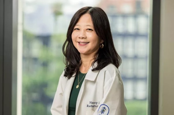 MSK 방사선 종양학자인 낸시 리(Nancy Lee) 박사는 HPV 관련 인후암에 방사선량을 줄여 부작용을 크게 줄이는 새로운 치료 접근법을 개척했다. 출처 : 슬론케터링 암센터