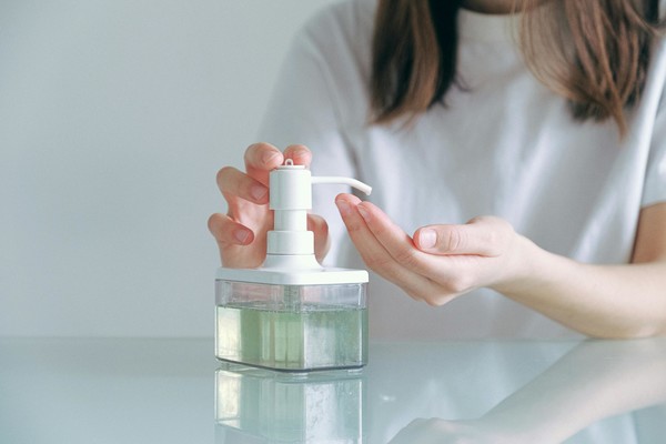우리가 사용하는 손 소독제나 청소용품, 전자제품과 가구에 사용되는 일반적인 가정용 화학 물질이 뇌 건강에 위협이 된다는 연구 결과가 나왔다. 출처 펙셀
